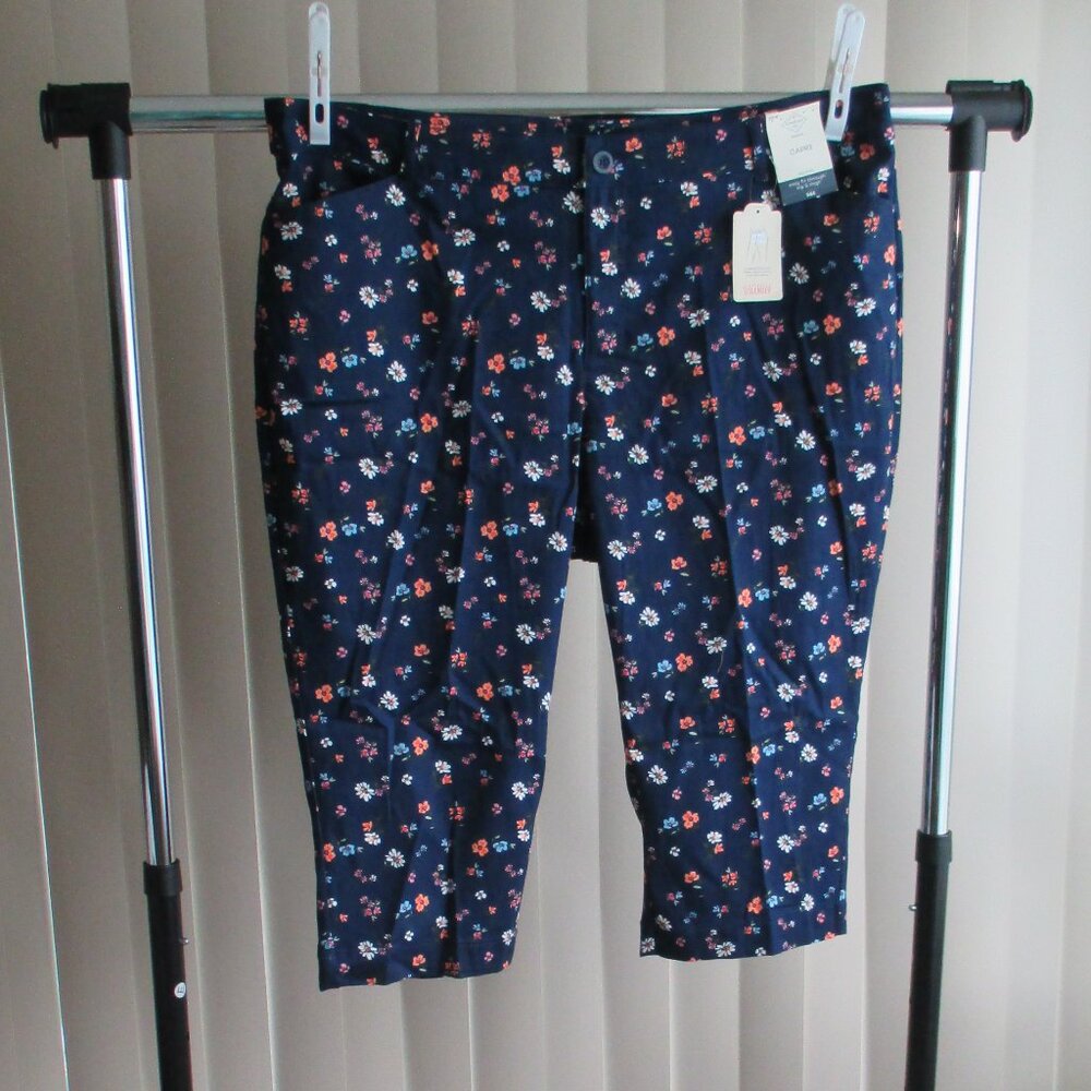 NEW St Johns Bay Capri Pants 20W Plus - navy flower print